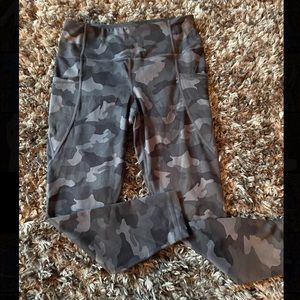 Camo leggings with pockets